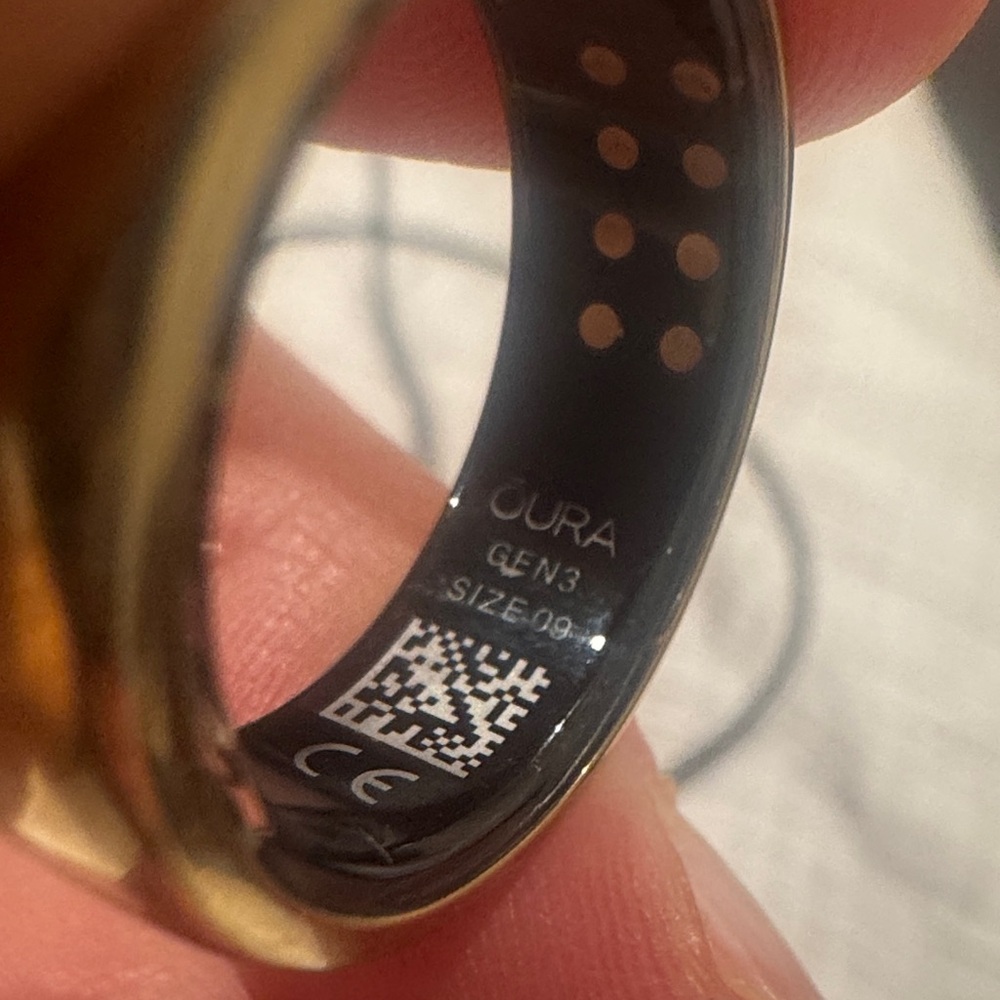 Gold Oura Ring - Picture 4 of 5